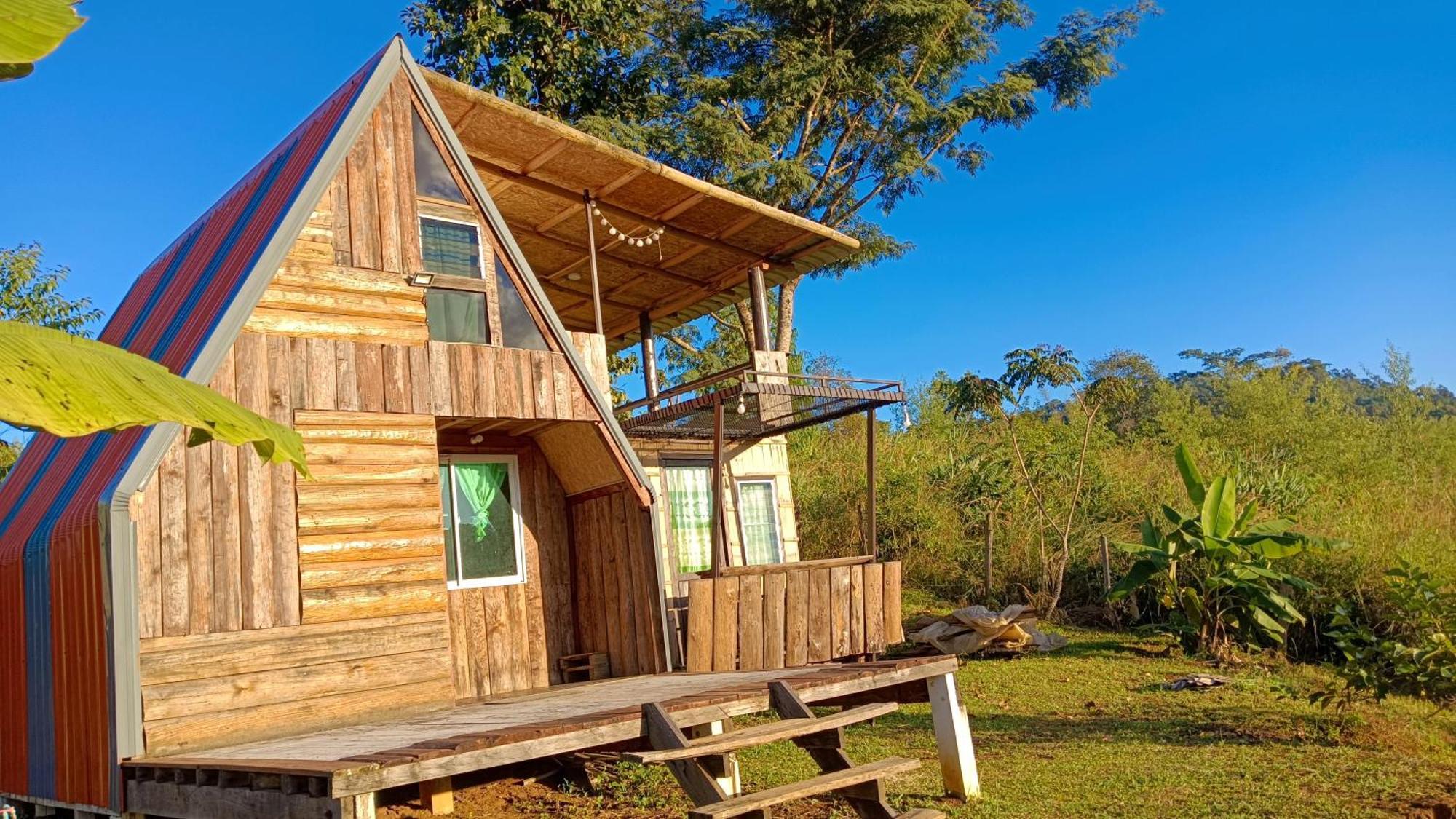 ไร่นิธิสุนทร Nithisoonthon Farmstay Mae Hong Son Exteriér fotografie